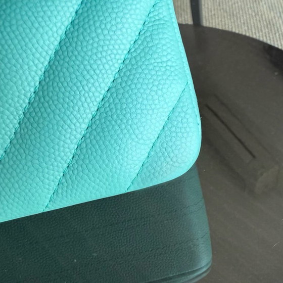 Image 1 of Sac Chanel Classic Flap petit modèle - Caviar 23 cm Chevron Bleu clair Bleu Tiffiny Fermoir doré Série 27