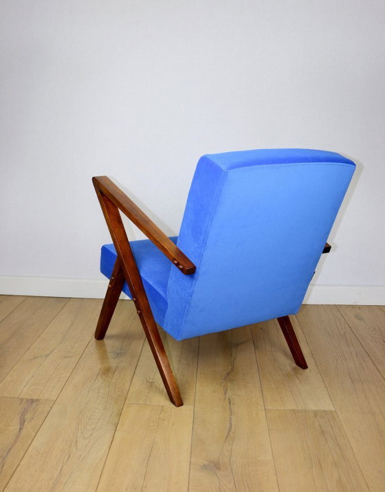 Image 1 of Fauteuil vintage style loft en velours bleuet Jade - rénovation de fauteuil