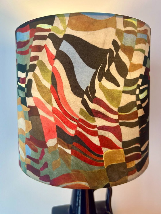 Image 1 of Een lamp in de vorm van een gerecyclede vaas, gemaakt van een zeldzame WGP-vaas van Walter Brecht.