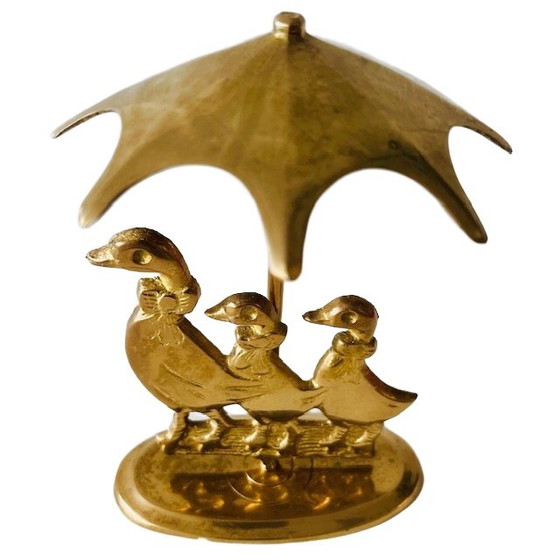 Image 1 of Figurine vintage en laiton canards parapluie 1970