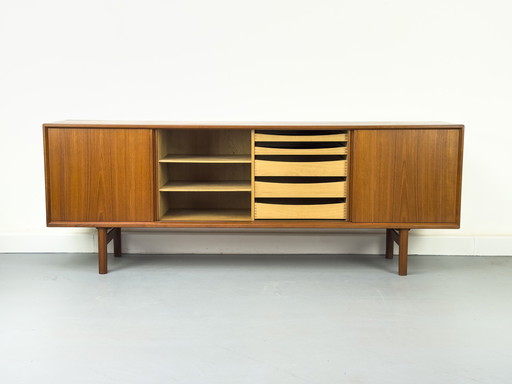 Buffet en teck danois par Henning Kjaernulf pour Bruno Hansen, 1960s
