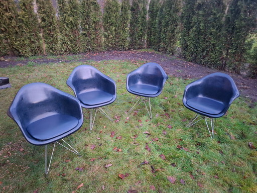 iconic Charles & Ray Eames, Herman Miller, authentic Fiberglass dark blue Shell Chairs, with "Eiffel" base
