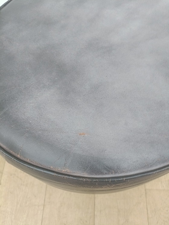 Image 1 of pouf en cuir gris