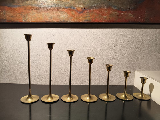 Image 1 of Set di 7 candelieri a forma di tromba in ottone modernista dal design vintage