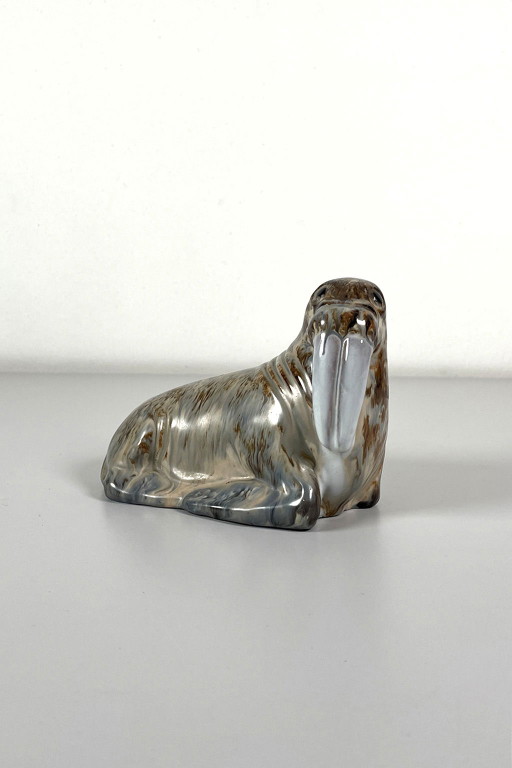 Tricheco in ceramica d'epoca