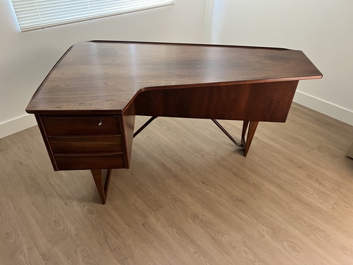 Boomerang Desk van de Deense ontwerper Peter Løvig Nielsen