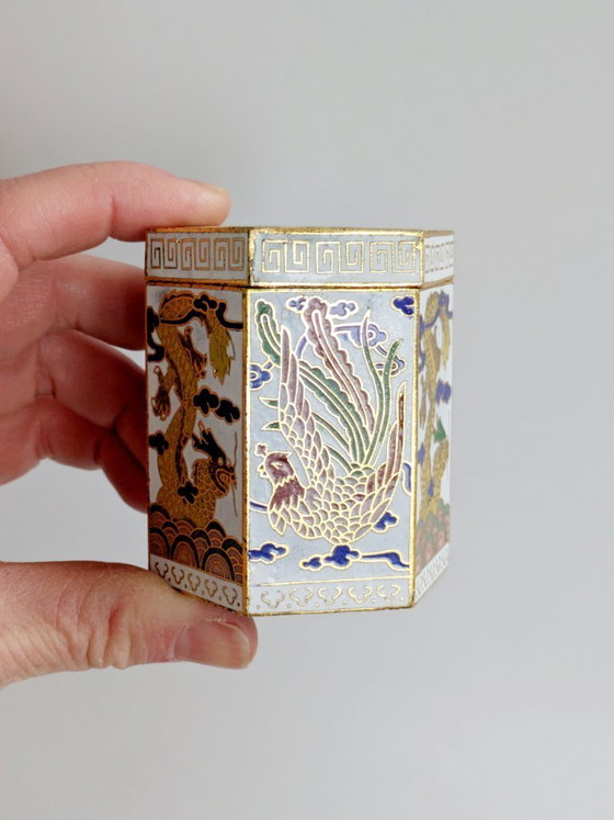 Image 1 of Set van 2 cloisonné doosjes met draak en feniks, wit emaille, vintage Chinese decoratie