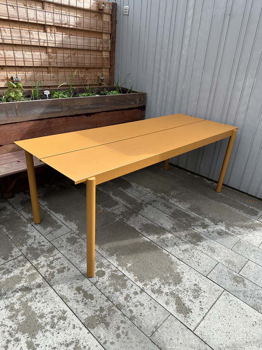 Muuto design Linear steel tafel burnt orange