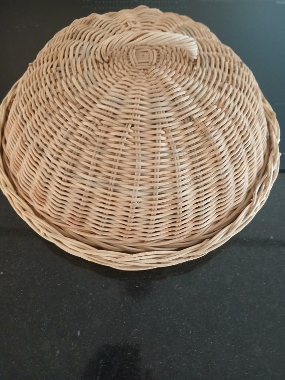 Image 1 of Grote Rieten Cloche met rieten plateau - diameter 42 cm