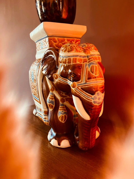 Image 1 of Magnifique éléphant en porcelaine vintage