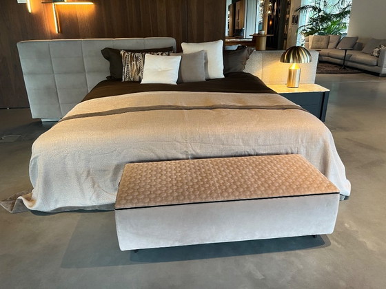 Image 1 of Cama Minotti Lawrence