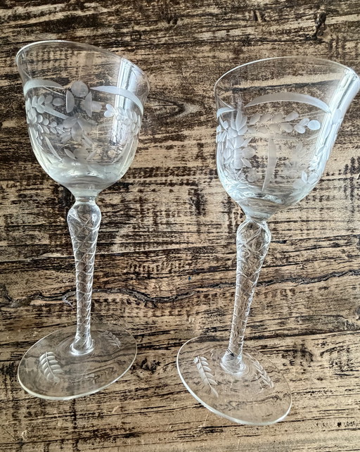 Kristallen wijnglazen met Bloemfontein en guirlandes