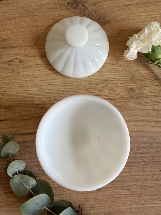 Image 1 of Bonbonnière vintage opaline 