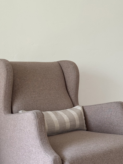 2 Living Divani Chauffeuse armchairs - Timeless elegance & comfort in Italian design