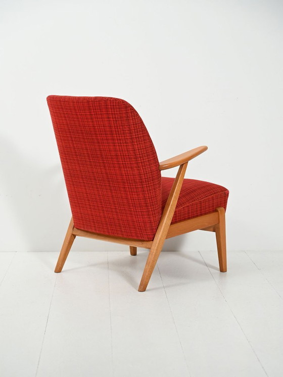 Image 1 of Poltrona scandinava in faggio degli anni '50 con rivestimento rosso