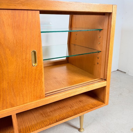 Image 1 of Vintage Toonbank Vitrine op gouden pootjes