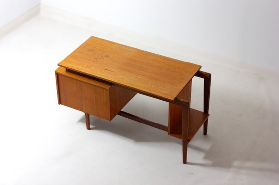 Schrijftafel uit het midden van de 20e eeuw – Bureau, Wood (photo 6 of 15)