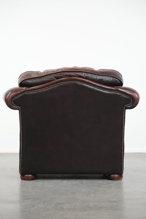Image 1 of Poltrona Chesterfield in stile inglese in pelle di vacchetta rossa fiammata, in buone condizioni.