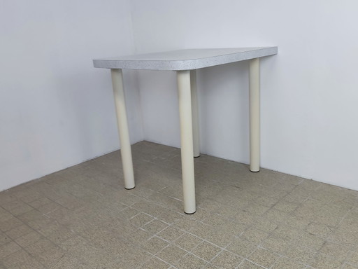 Tavolo da pranzo postmoderno
