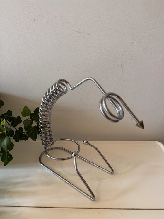 Portabottiglie e Versatore per Vino Cromato – Metal, Chrome, Memphis (photo 5 of 5)