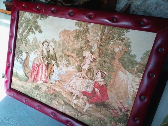 Image 1 of Arazzo antico di grandi dimensioni, scena classica, cornice in skado rosso