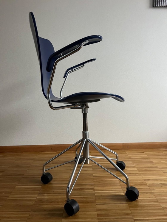 Image 1 of Zwei Bürostühle Modell 3217 von Arne Jacobsen für Fritz Hansen