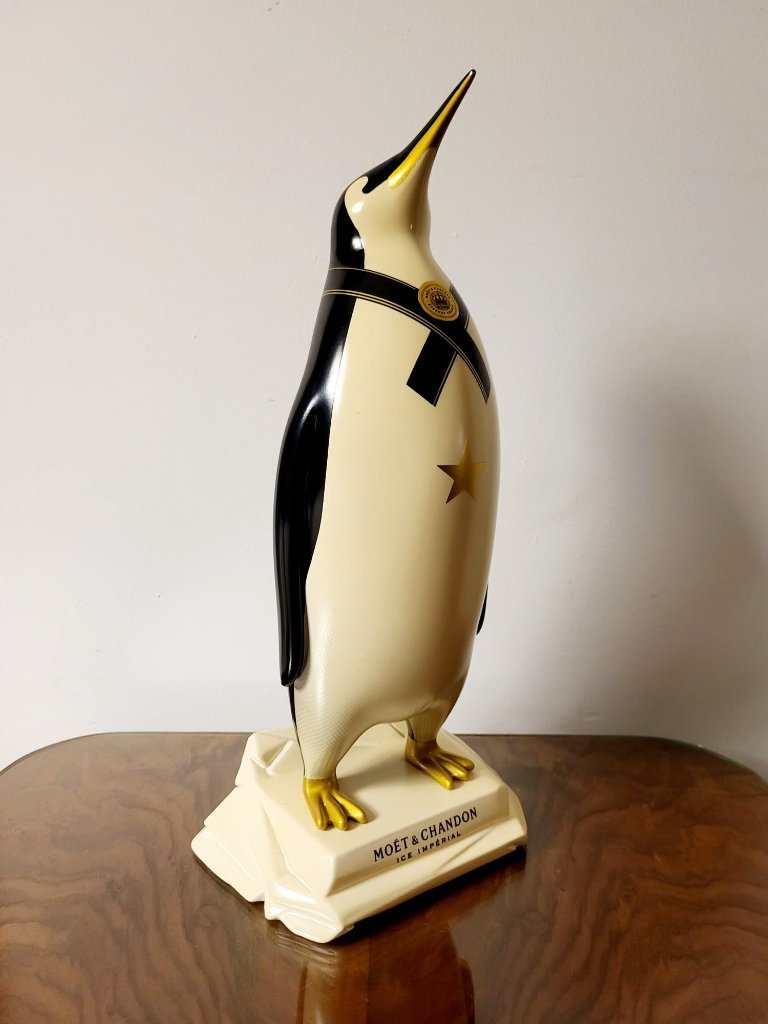 Original Moët & Chandon Ice Impérial penguin display | €400 | Whoppah