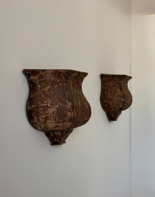 Par de apliques de pared metálicos vintage con pátina de óxido, Francia, 1970. – wandlampen, Metal, Copper (photo 2 of 9)