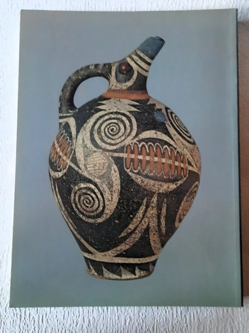 (W047) World Ceramics: An Illustrated History – First Softcover Edition 1981 (Robert J. Charleston)