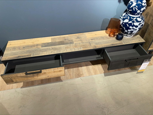 Mobile TV Henders & Hazel Avalon