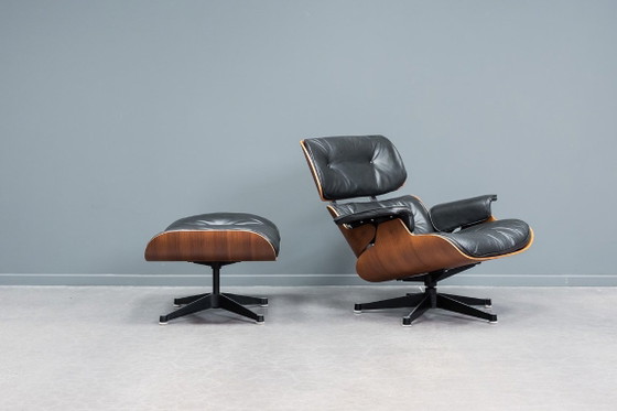 Image 1 of Fauteuil lounge Eames et repose-pieds