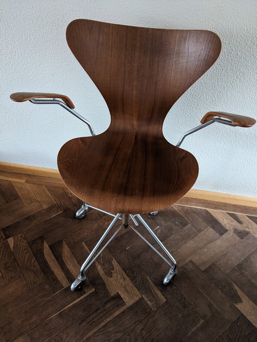 Bureaustoel Arne Jacobsen 3117