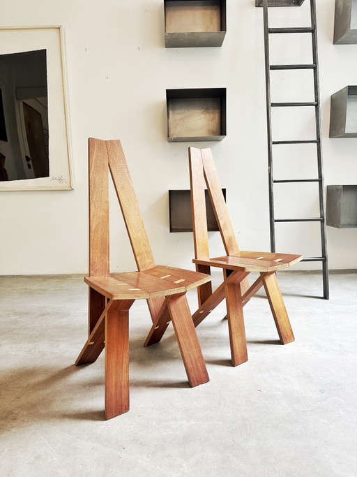Twee brutalistische stoelen, midden 20e eeuw, in de stijl van Pierre Chapo.