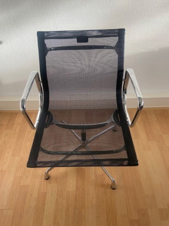 Image 1 of 1 Vitra EA 108 mesh black Eames chair