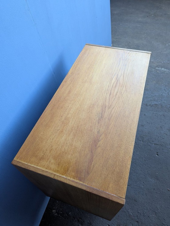Image 1 of Mobiletto danese vintage con ante scorrevoli