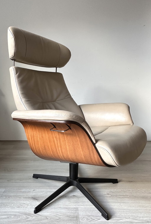 In accordo con la poltrona di design Time Out