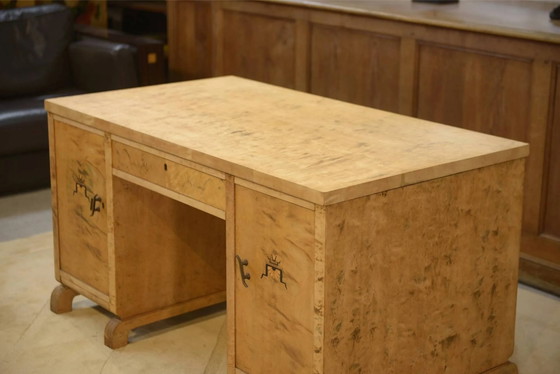 English desk in birch veneer with bee pattern marquetry from the 1950s. – Wood, Vintage (photo 4 of 14)