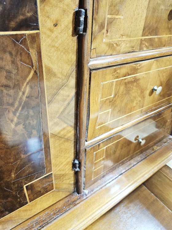 Mobile barocco in noce del XIX secolo con intarsi e gambe tornite – Credenze con vetrina, Wood, Barok (photo 29 of 29)