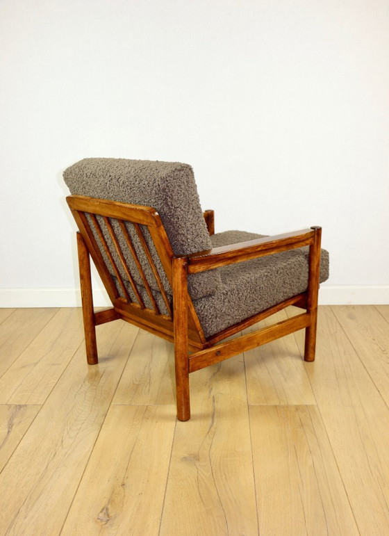 Image 1 of Houten fauteuil ontworpen door Z. Baczyk, bruin vintage chocoladebruin bouclé lamsleer