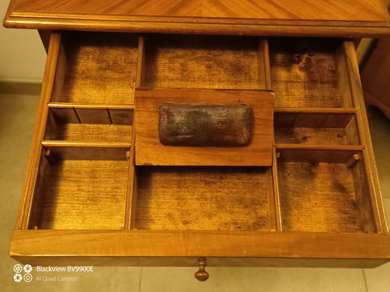 Image 1 of Mesa de costura con pequeños defectos.