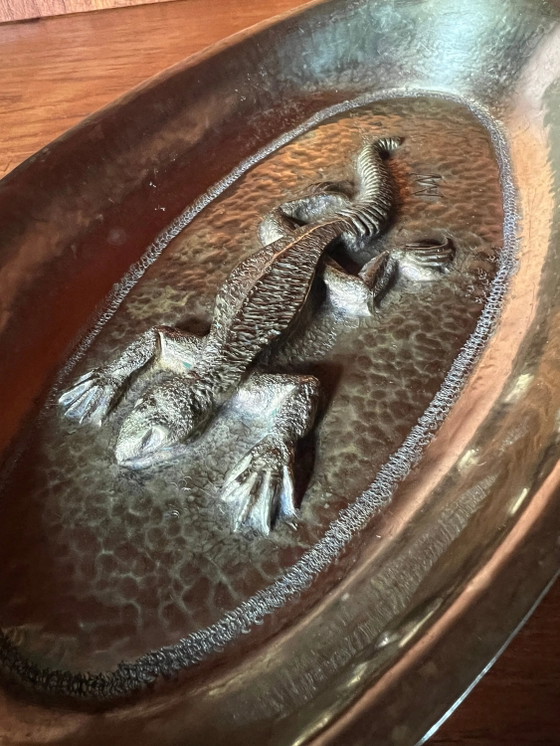Rarity! Solid brass dish with a raised salamander. Likely an Art Deco calling card tray. Handmade. Signed (photo 3 of 8)