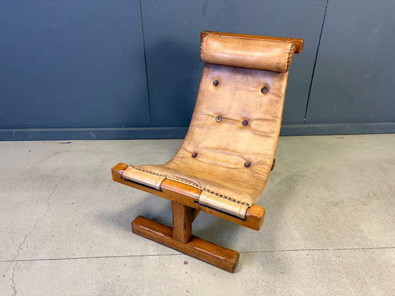 Vintage brutalistische Braziliaanse fauteuil uit de jaren 60. – Stoelen / fauteuils, Leather, Wood (photo 16 of 16)