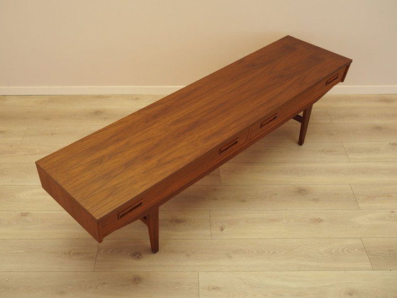 Image 1 of Aparador bajo de teca, diseño danés, década de 1960, fabricado en Dinamarca.