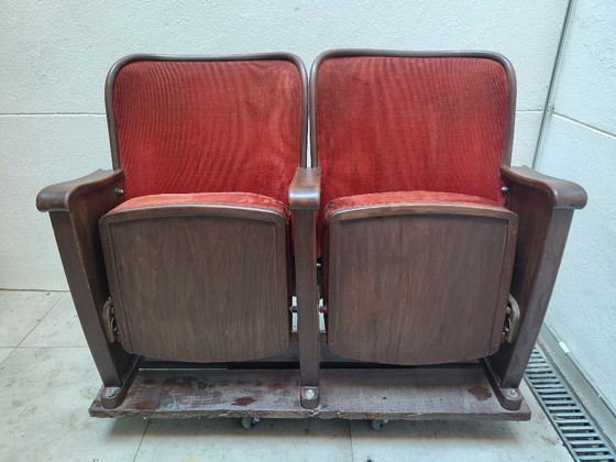 Image 1 of Eleganti poltrone da cinema rosse (set da 2): fascino vintage per il tuo home theater!