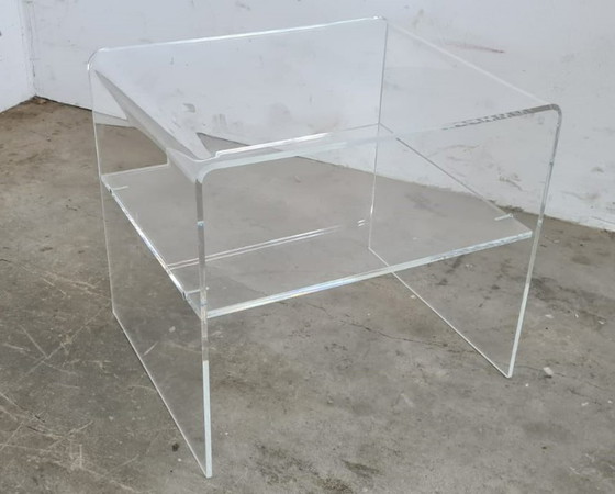 Image 1 of Beistelltisch aus Plexiglas im Weltraumzeitalter