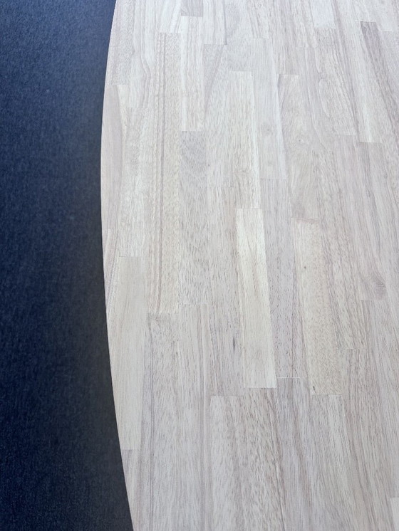 Image 1 of Mesa con patas de tulipán