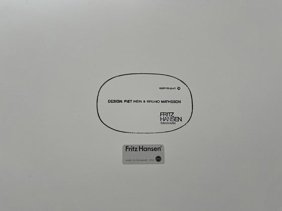 Image 1 of 4 Eames Sideshells und elliptischer Tisch von Hein und Matthson