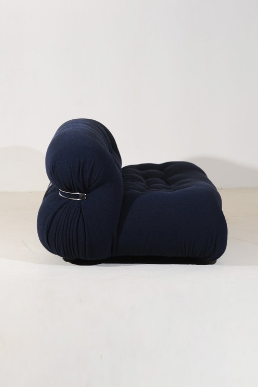 Sofá de dos plazas Soriana vintage de Afra & Tobia Scarpa en bouclé azul medianoche