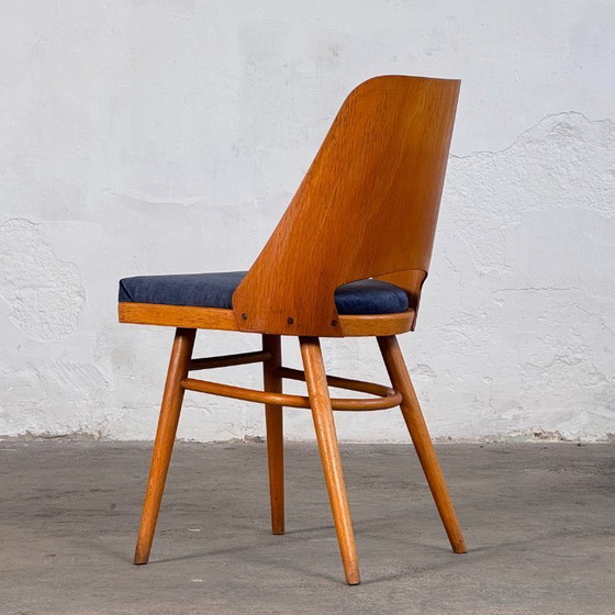 Image 1 of Eetkamerstoelen uit het midden van de 20e eeuw van Radomír Hofman voor TON, 1950