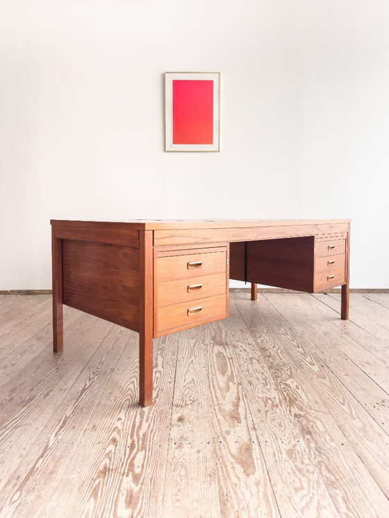 Image 1 of Scrivania direzionale in teak di metà secolo con intarsi in pelle